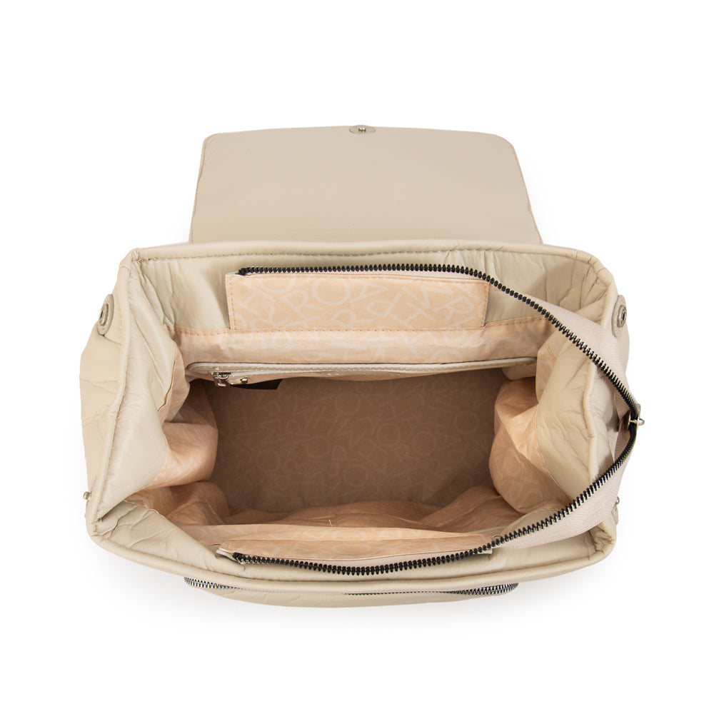 Mochila con tapa mediana jenifer blanco crudo