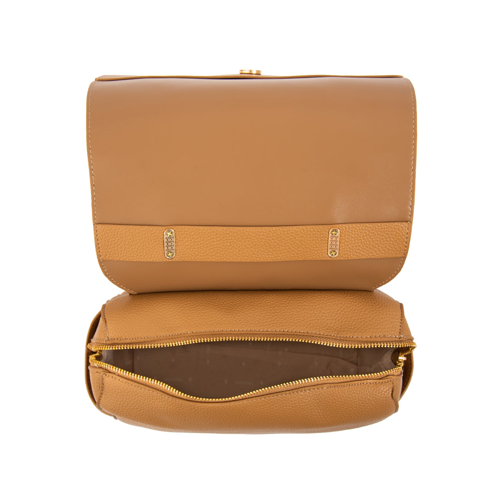 Mochila con tapa rosy mediana camel