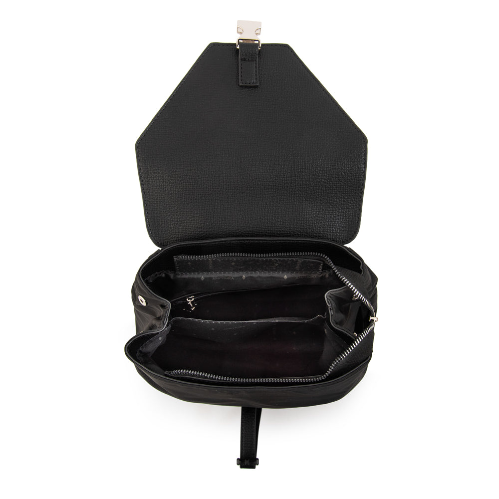 Mochila con tapa dayla mediana negro especial