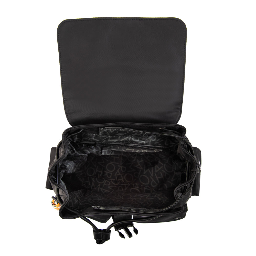 Mochila con tapa tina mediana negro