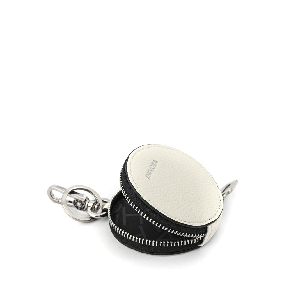 Hanging indira blanco