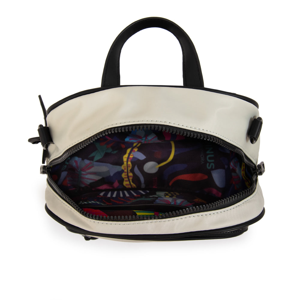 Mochila mediana carina gris claro