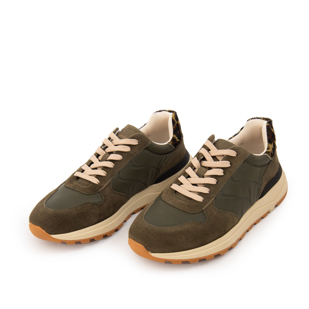 Zapatilla kira cuero verde oliva