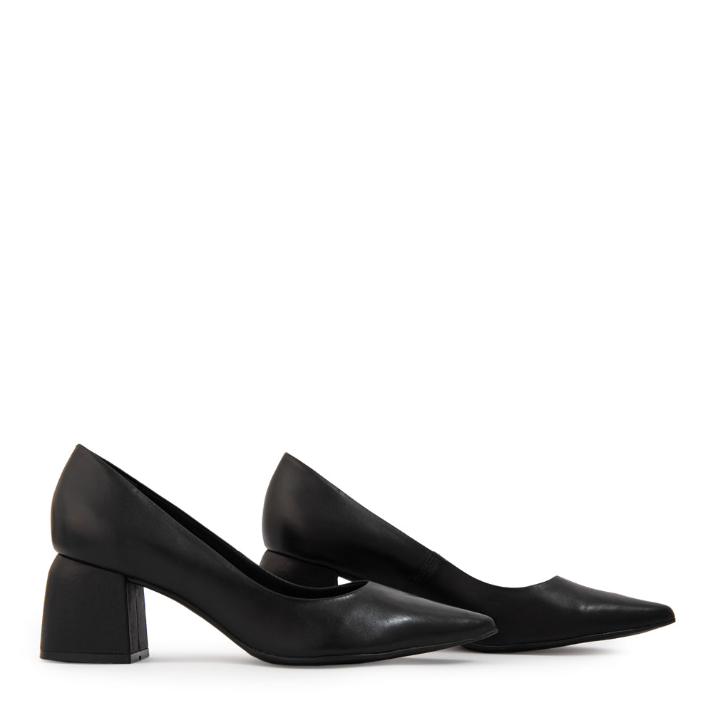 Zapato taco medio leila cuero negro