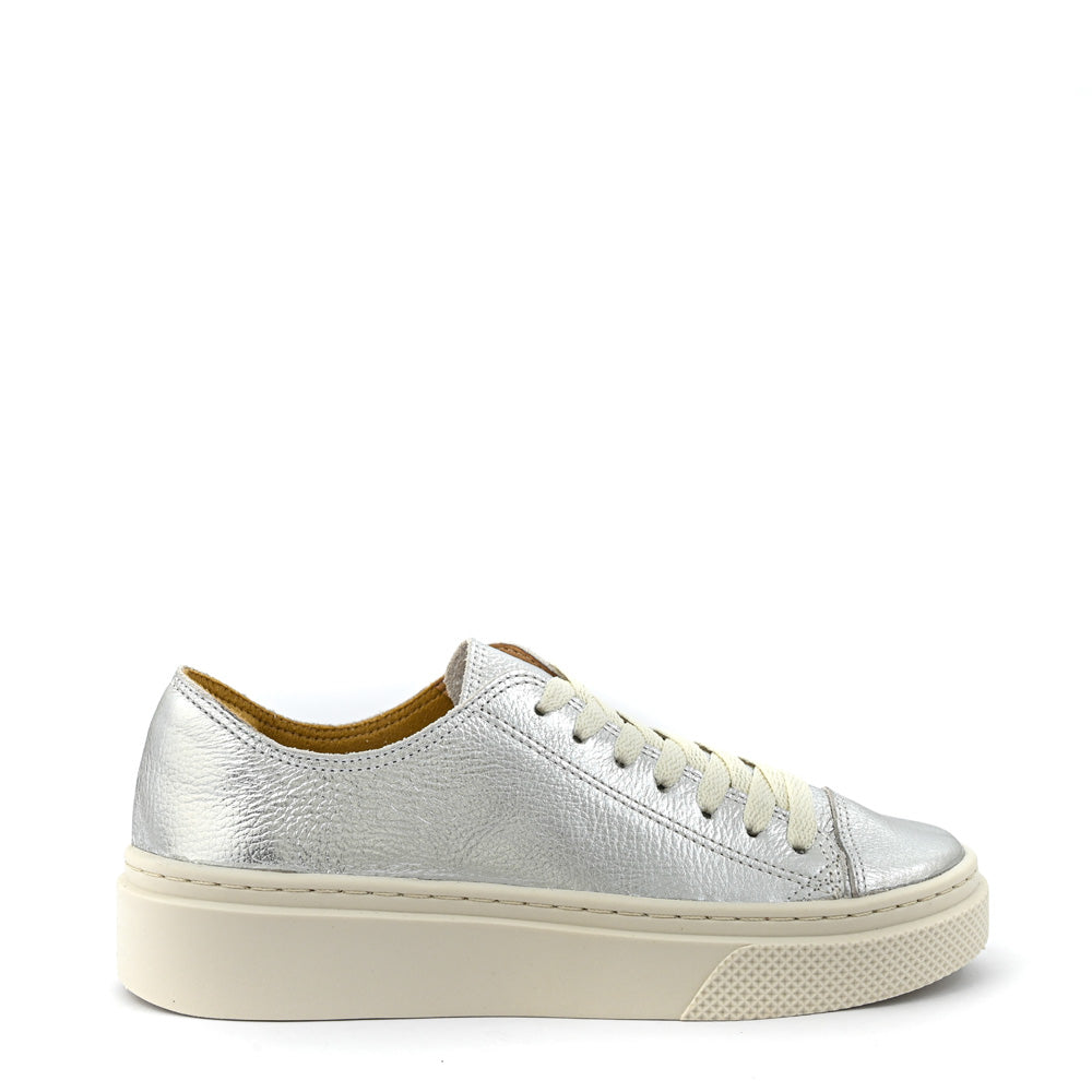 Zapatilla mel cuero plateado