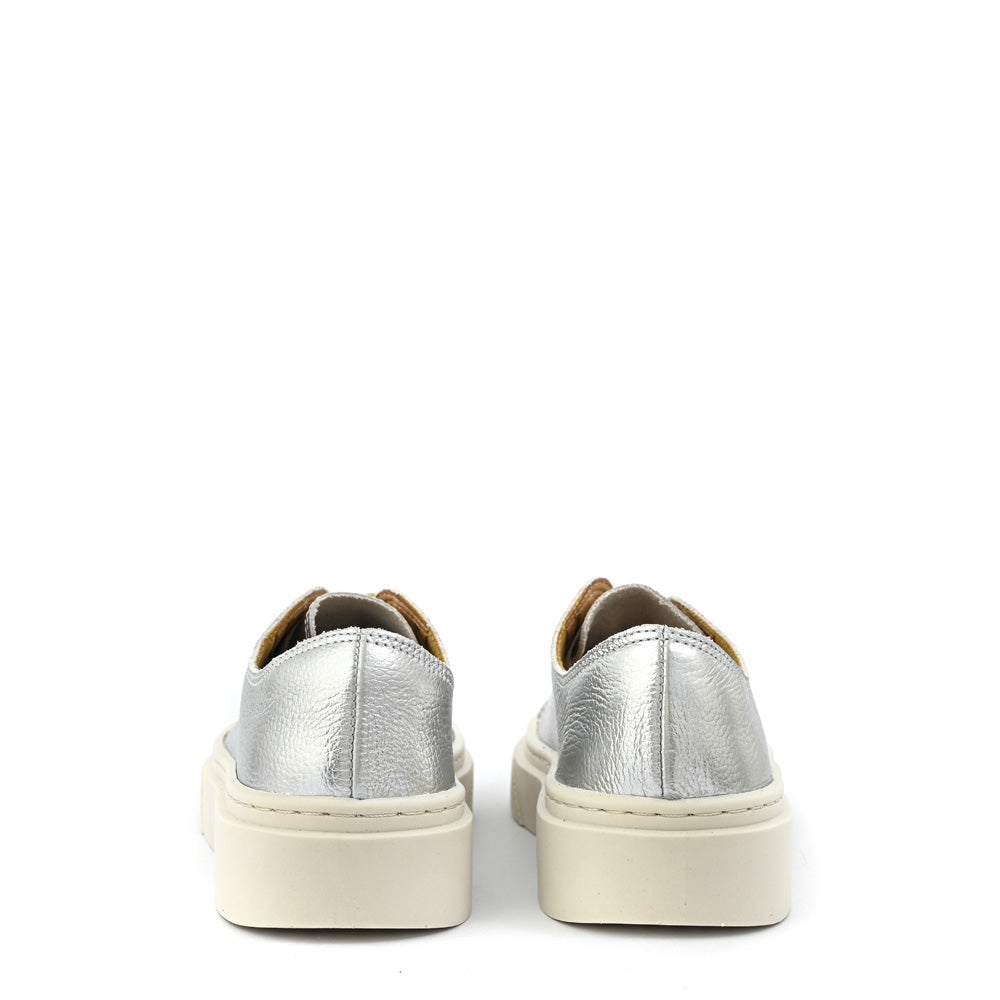 Zapatilla mel cuero plateado