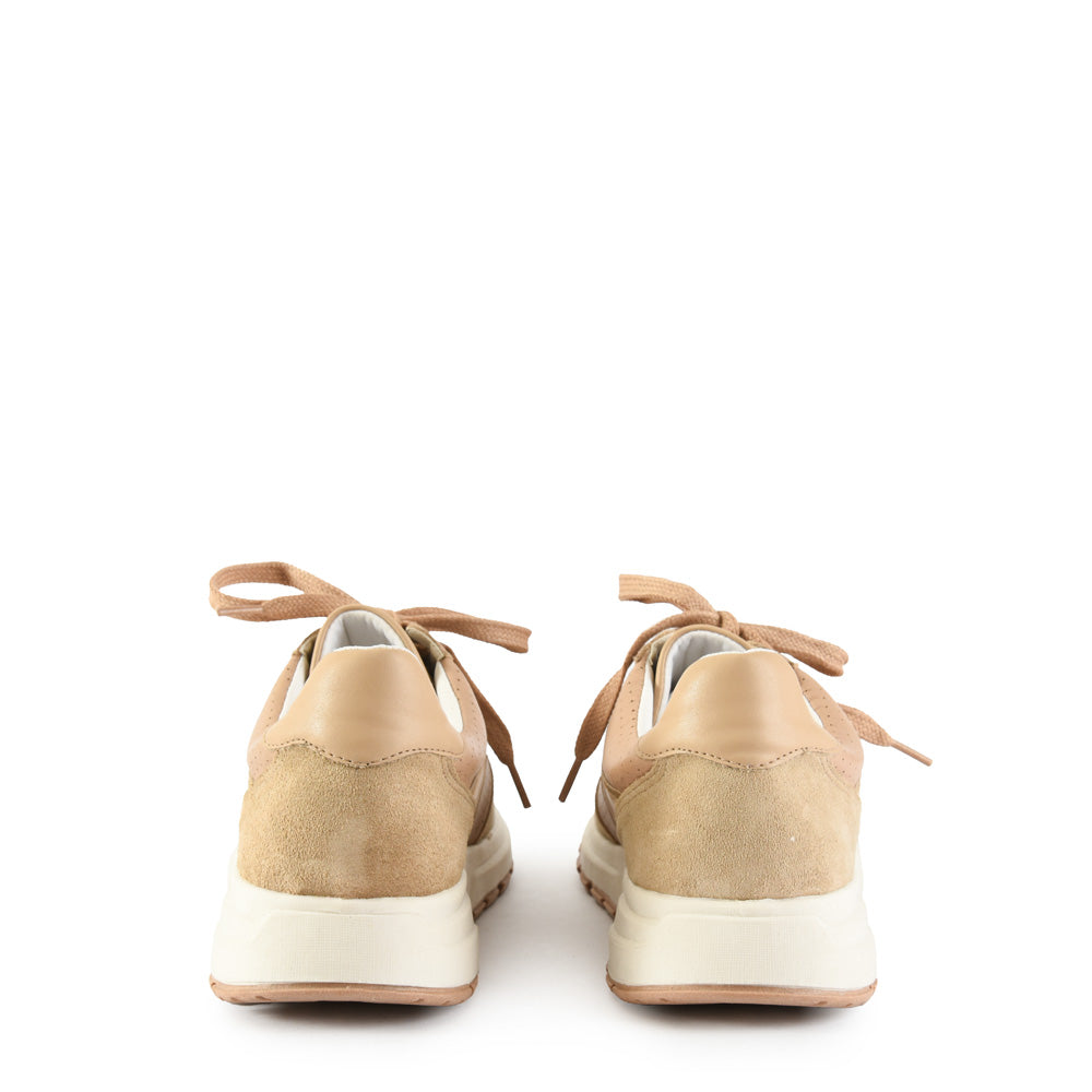 Zapatilla laura beige