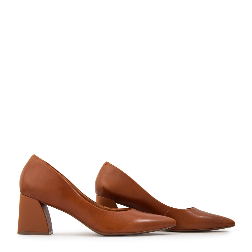 Zapato tipo reina luna cuero camel