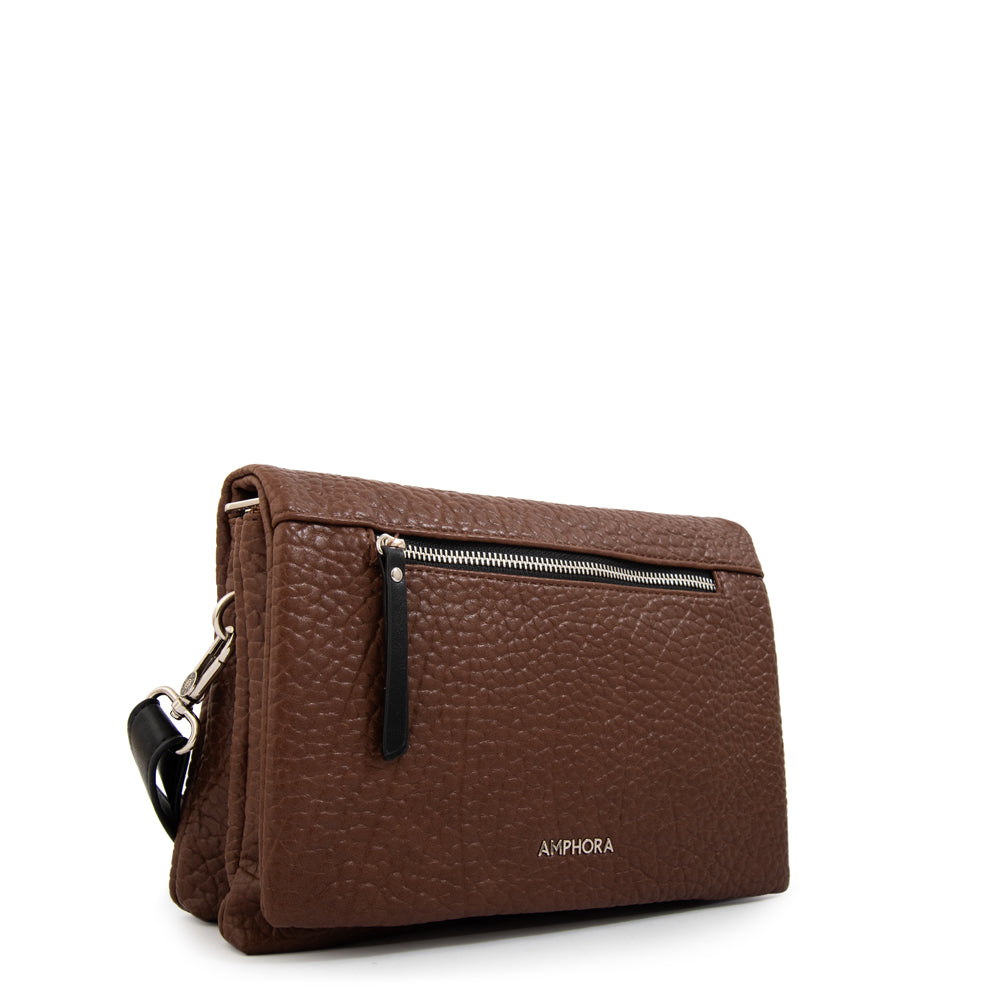 Cartera bandolera con tapa valita mediana café