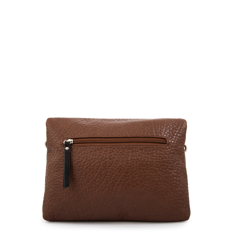 Cartera bandolera con tapa valita mediana café