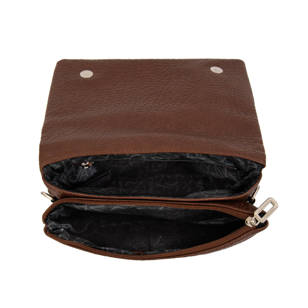 Cartera bandolera con tapa valita mediana café