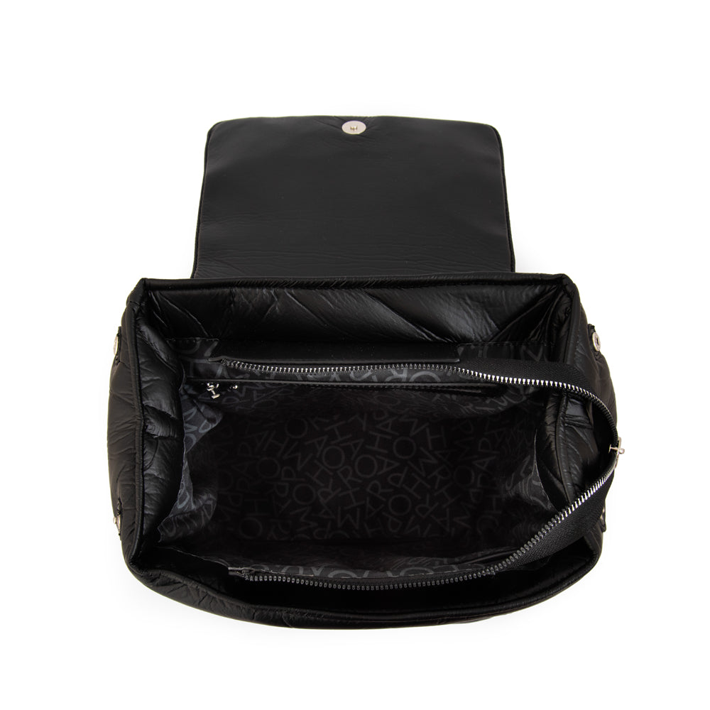 Mochila con tapa jenifer mediana negro