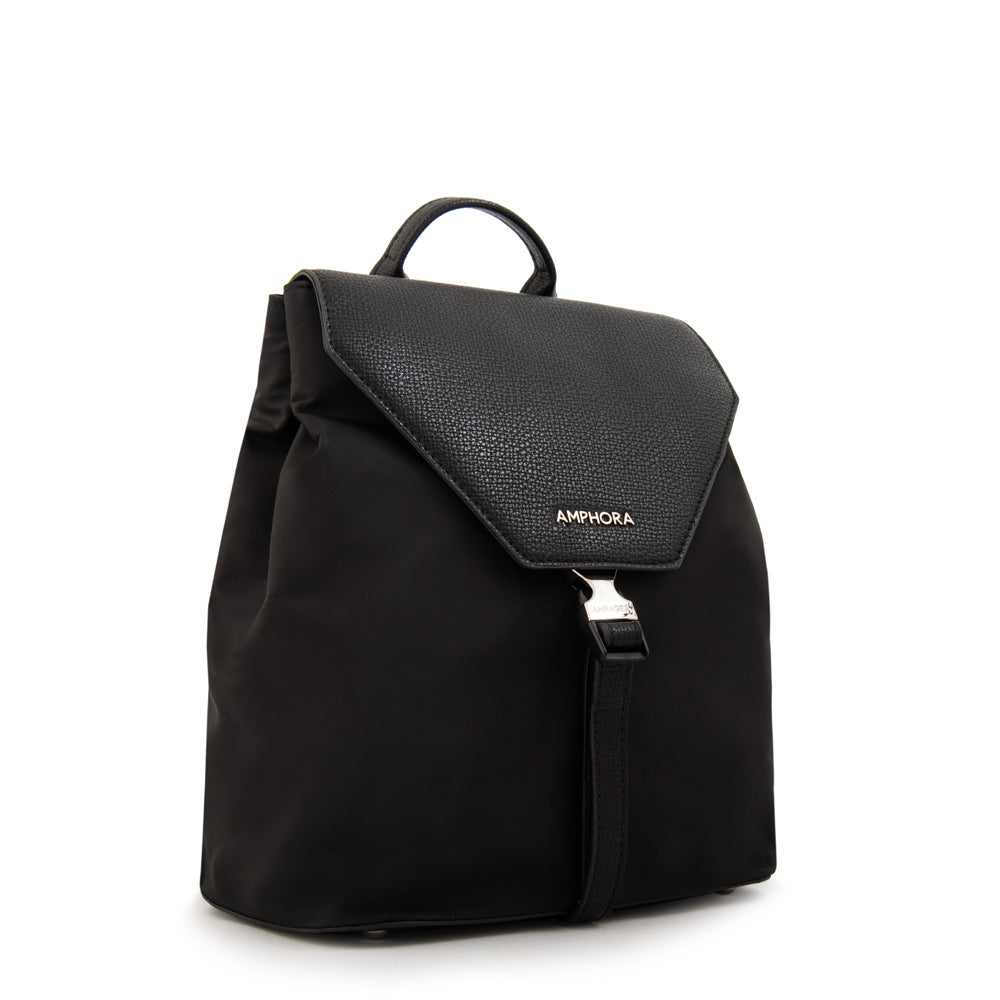 Mochila con tapa dayla mediana negro especial