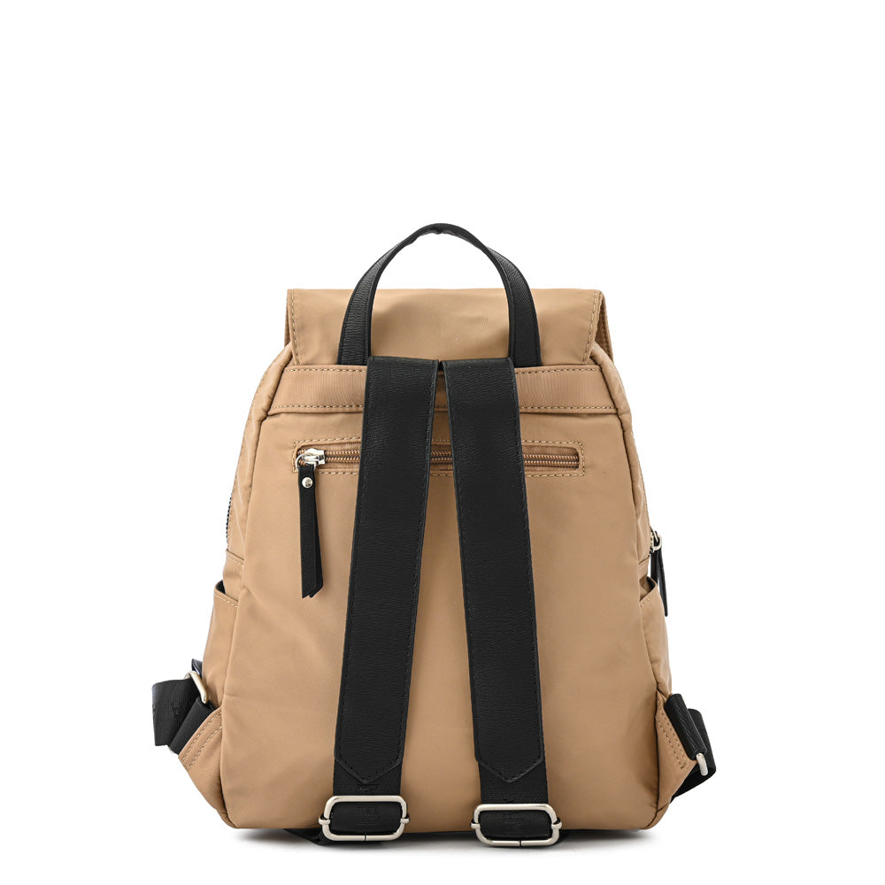 Mochila con tapa crofia mediana beige