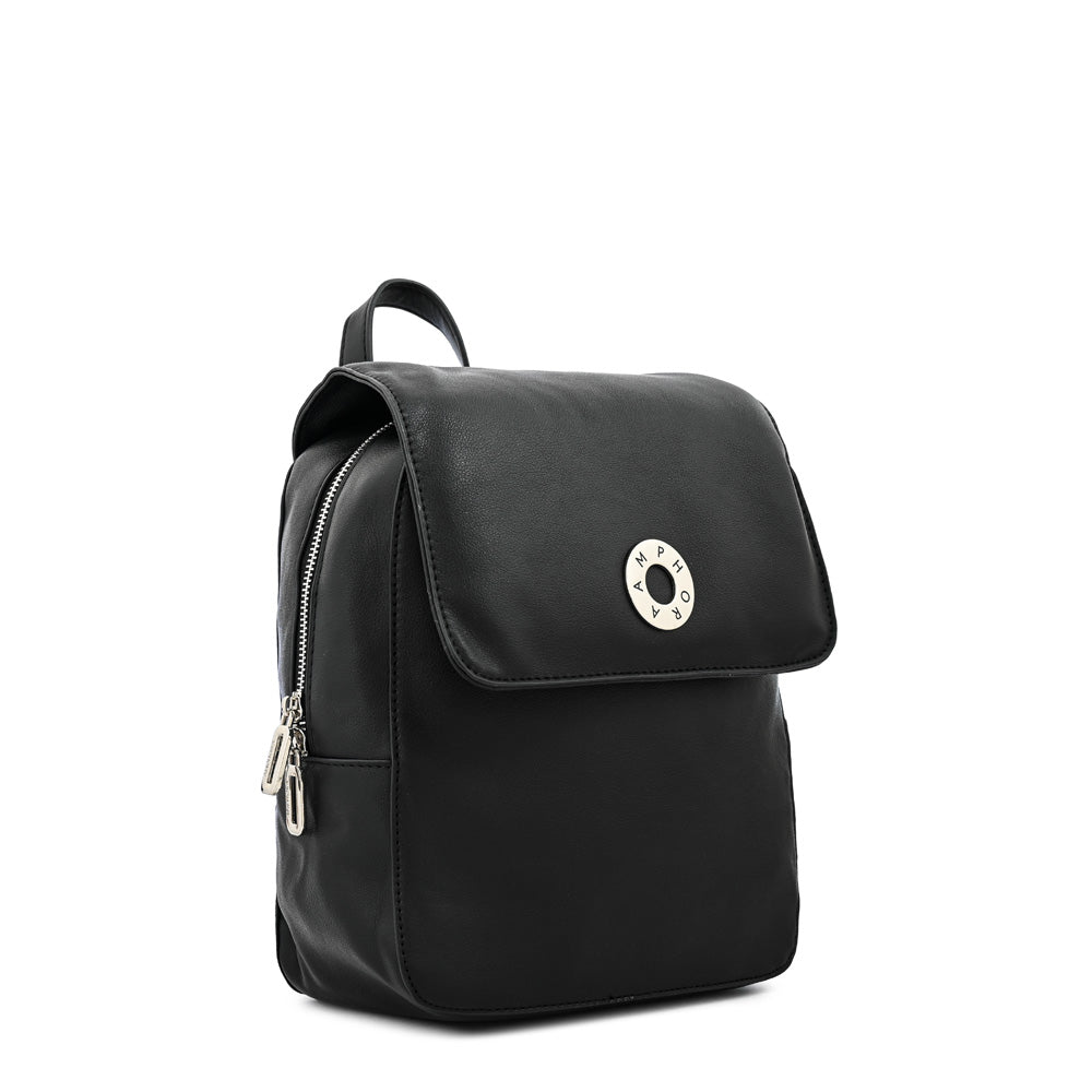 Mochila con tapa orieta mediana negro