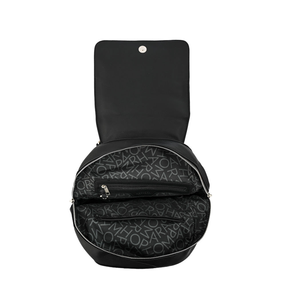 Mochila con tapa orieta mediana negro