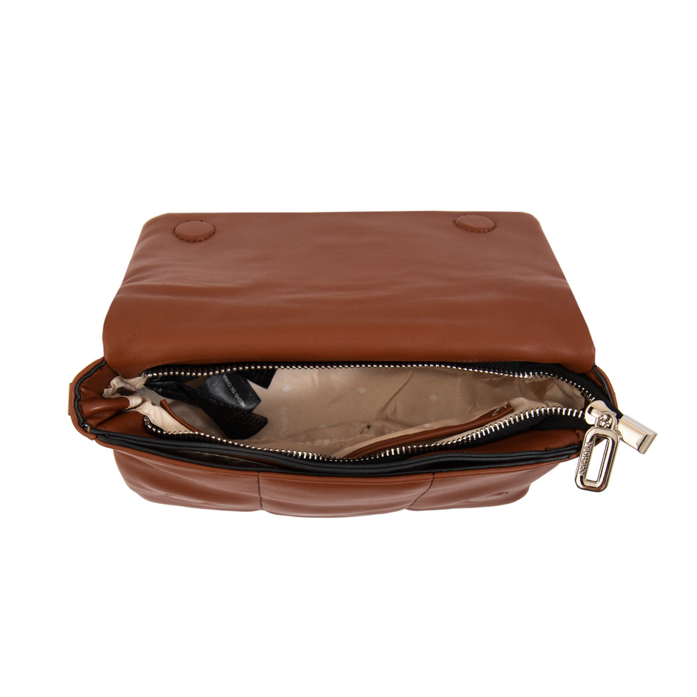 Cartera bandolera con tapa vania mediana café