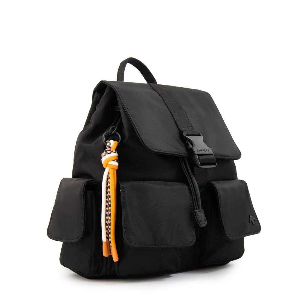 Mochila con tapa tina mediana negro