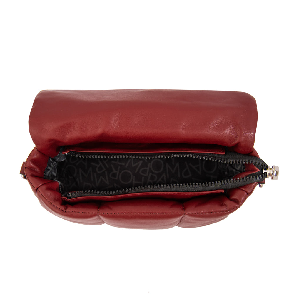 Cartera bandolera con tapa trinity mediana rojo oscuro
