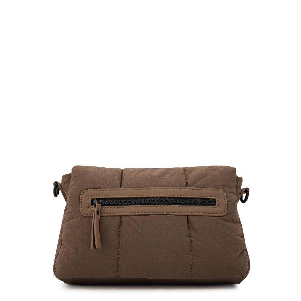 Cartera bandolera con tapa trinity mediana taupe oscuro