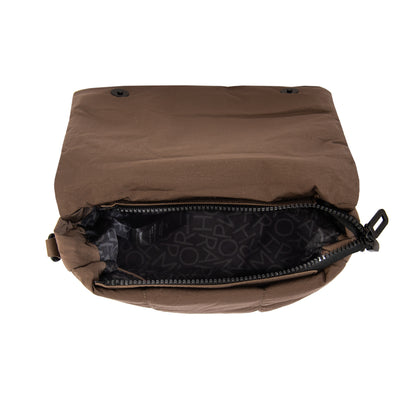 Cartera bandolera con tapa trinity mediana taupe oscuro