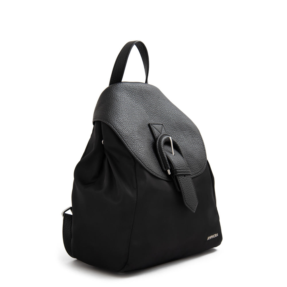 Mochila con tapa jessie mediana negro