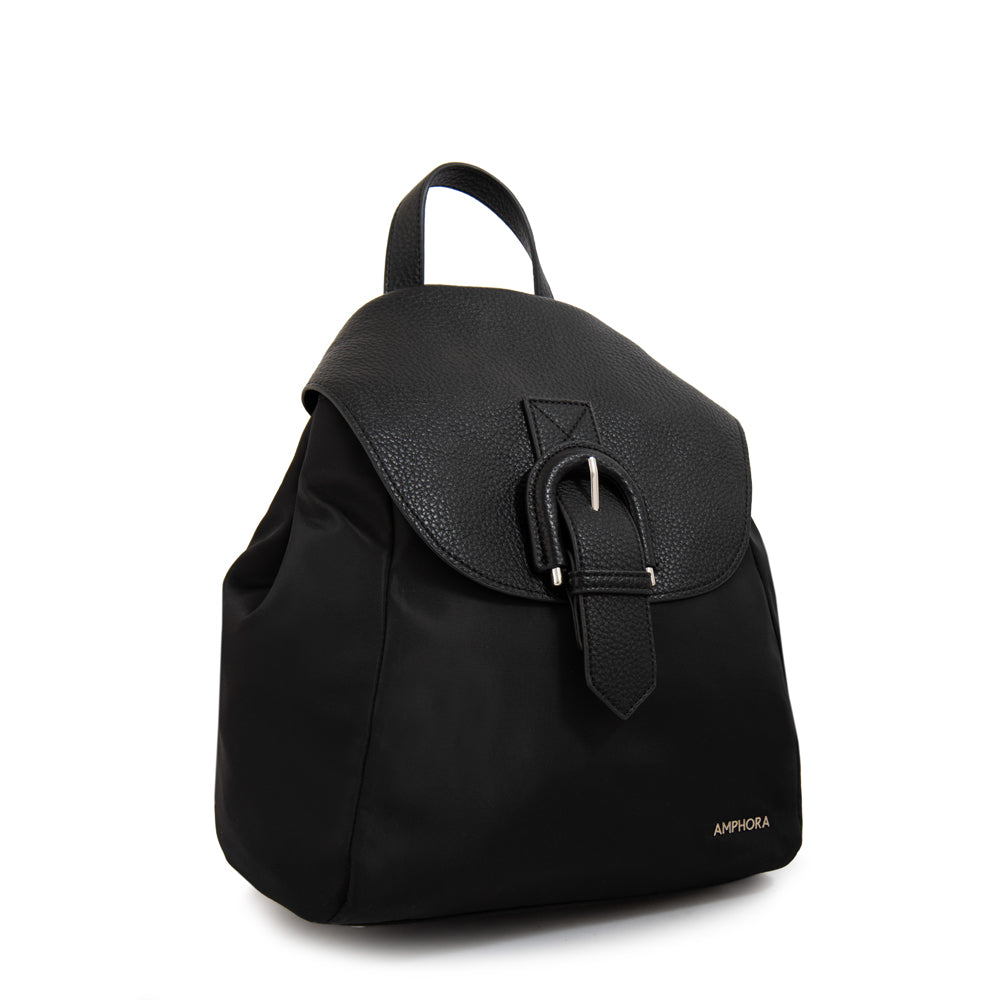 Mochila con tapa jessie mediana negro especial