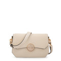 Cartera bandolera con tapa vania mediana blanco crudo