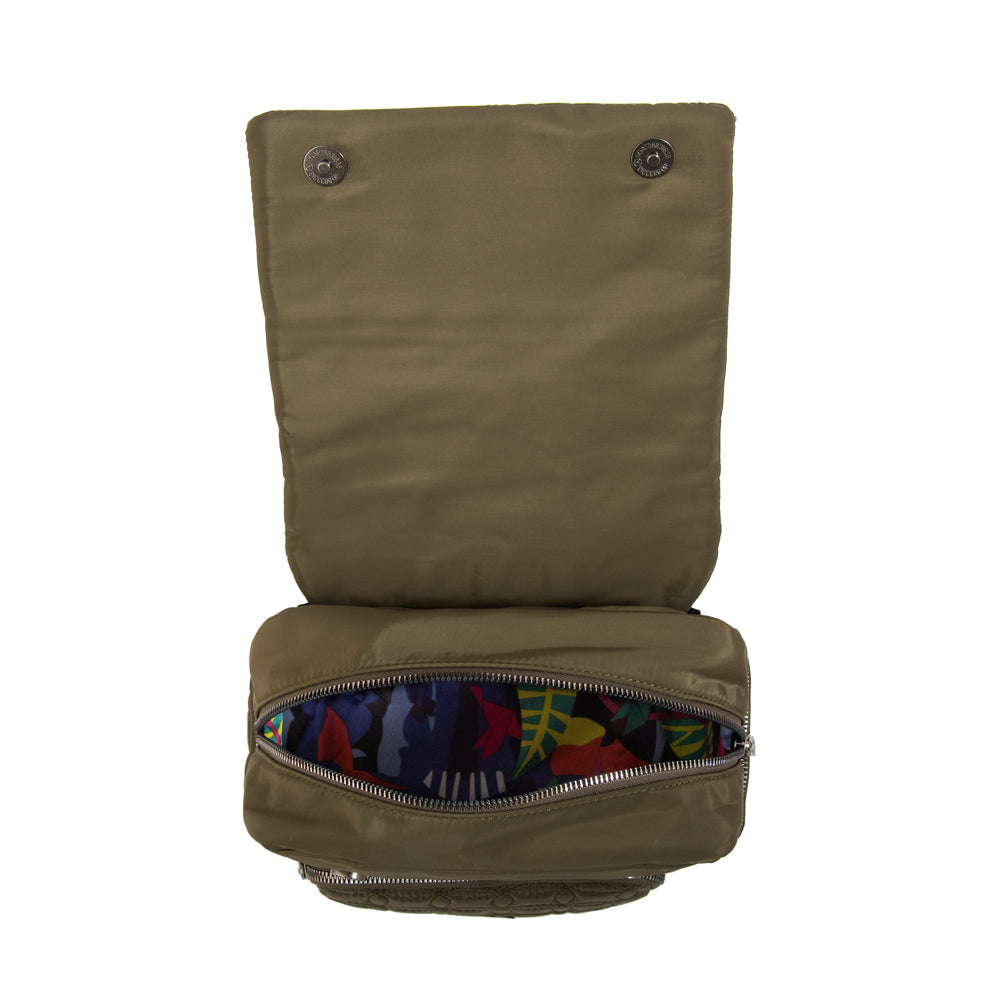 Mochila con tapa sahara pequeña verde oliva