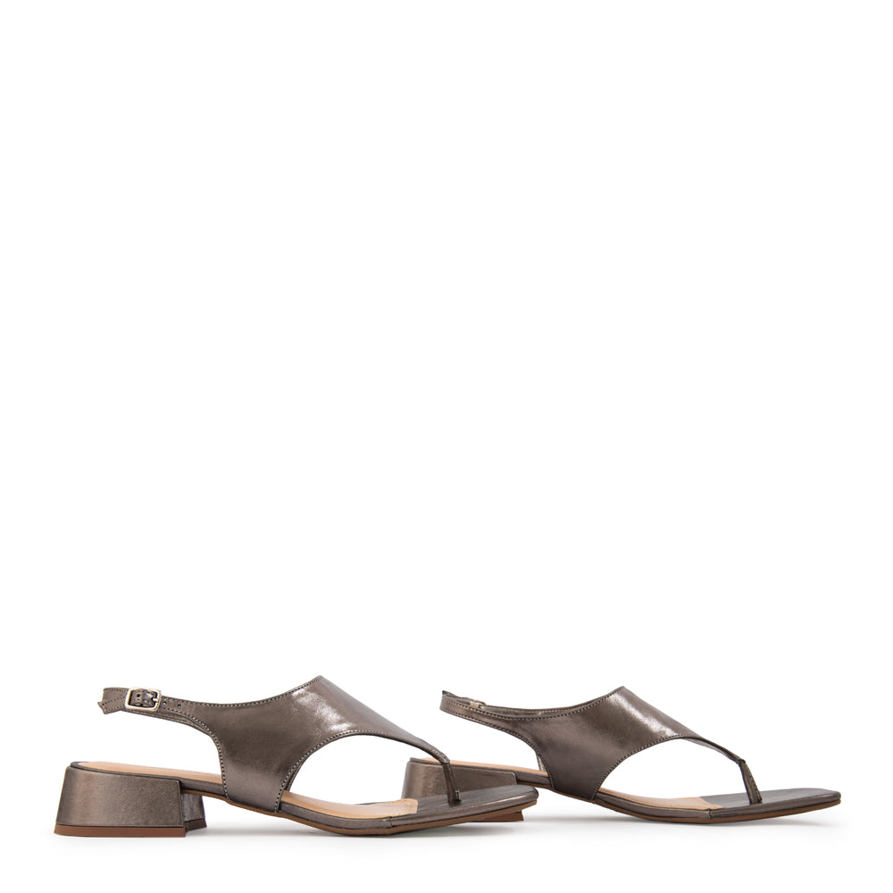 Sandalia amalfi cuero plateado oscuro