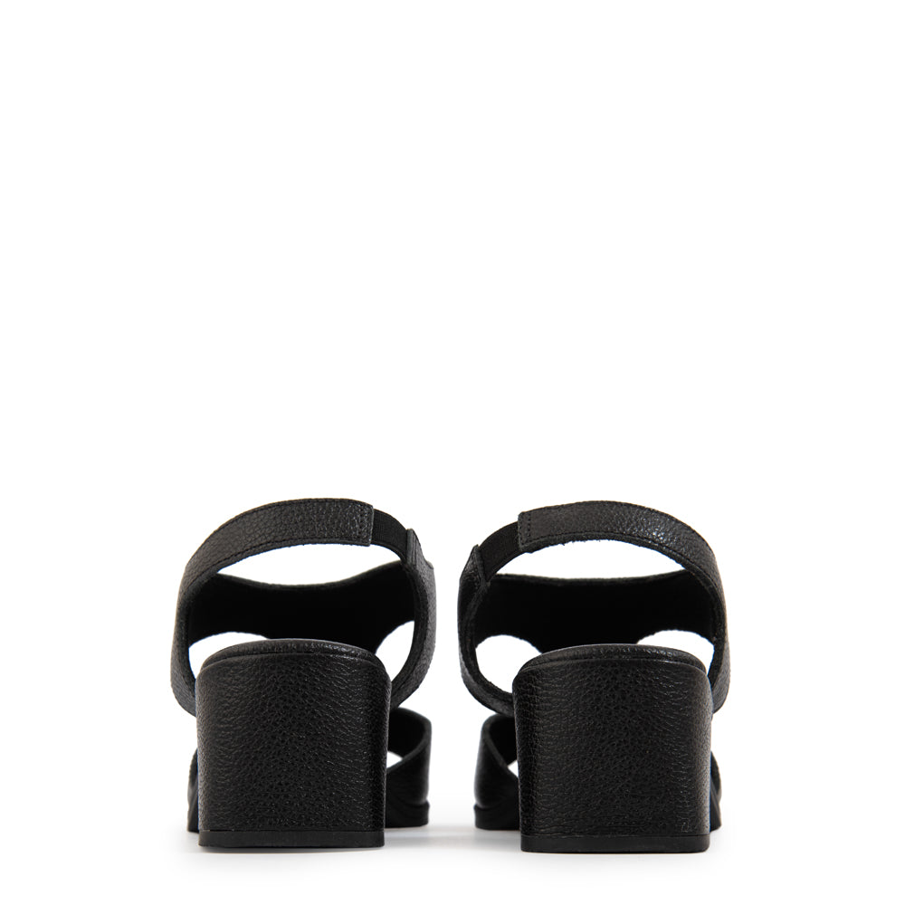 Sandalia bianca cuero negro