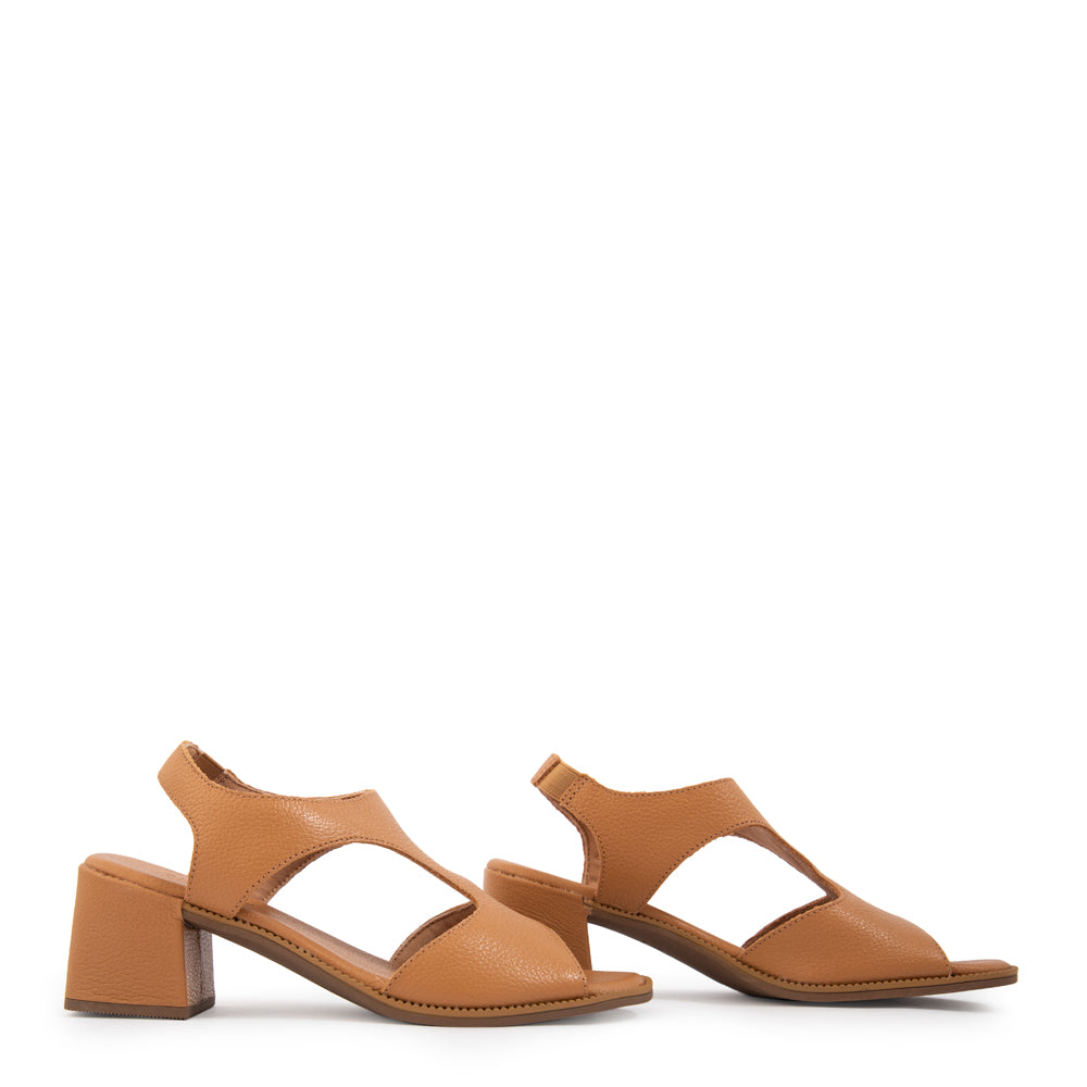 Sandalia bianca cuero camel