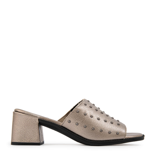 Sandalia coral cuero plateado oscuro