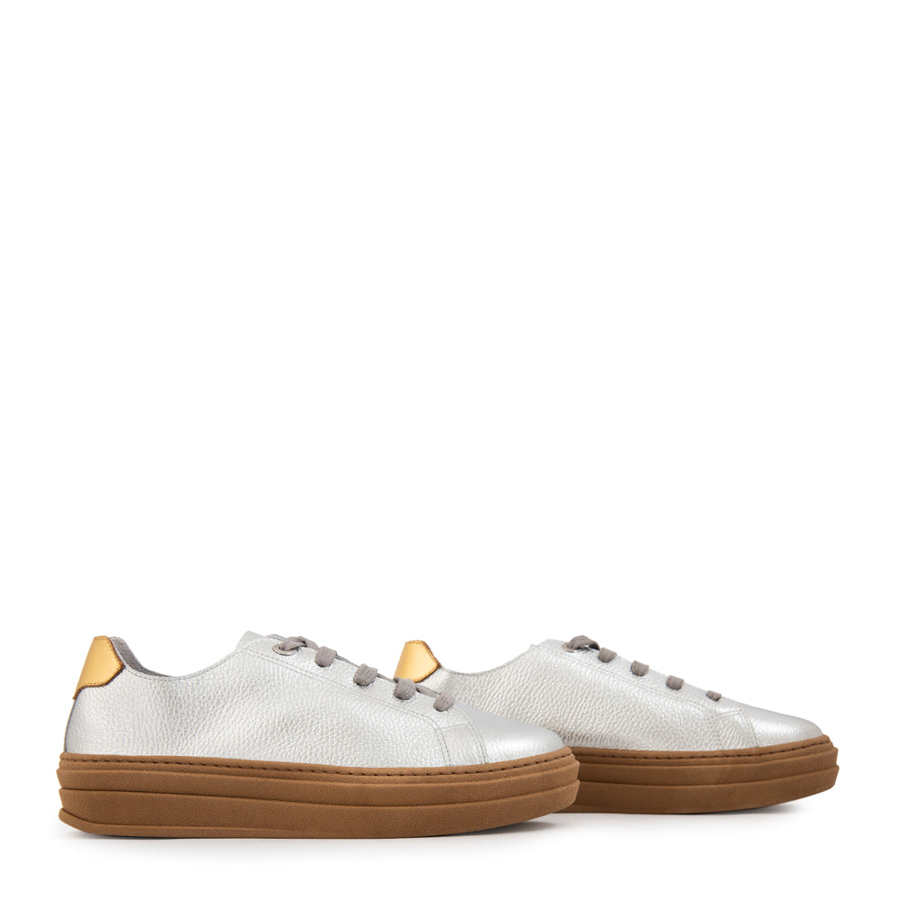 Zapatilla corina cuero plateado