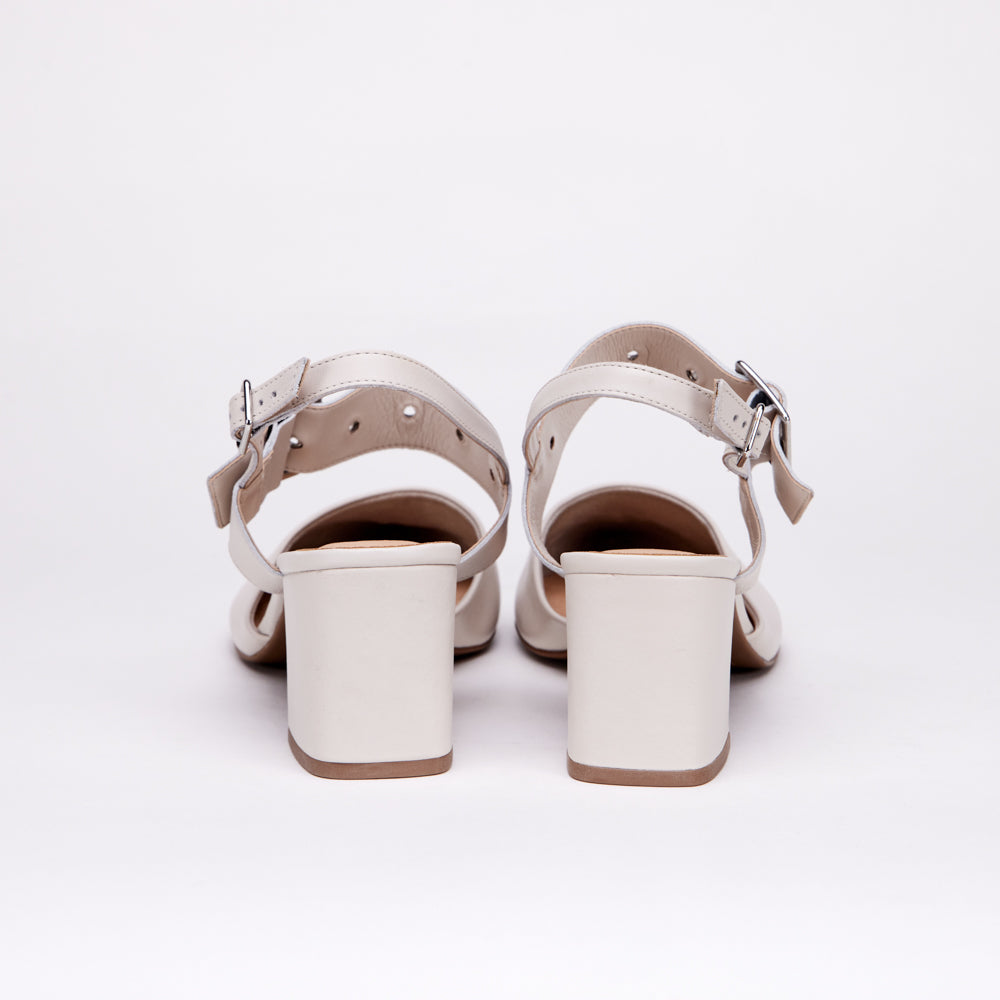 Zapato Tipo reina diana blanco crudo