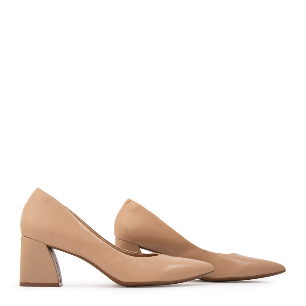 Zapato Taco tipo reina luna cuero beige oscuro