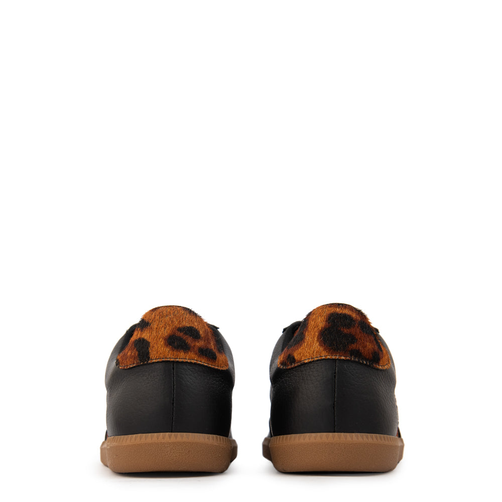 Zapatilla vera cuero negro
